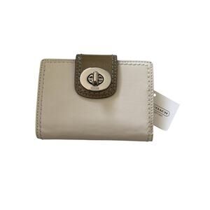 Coach Medium Turn lock Wallet Chalk White Gray Leather F43608 New With Tags
